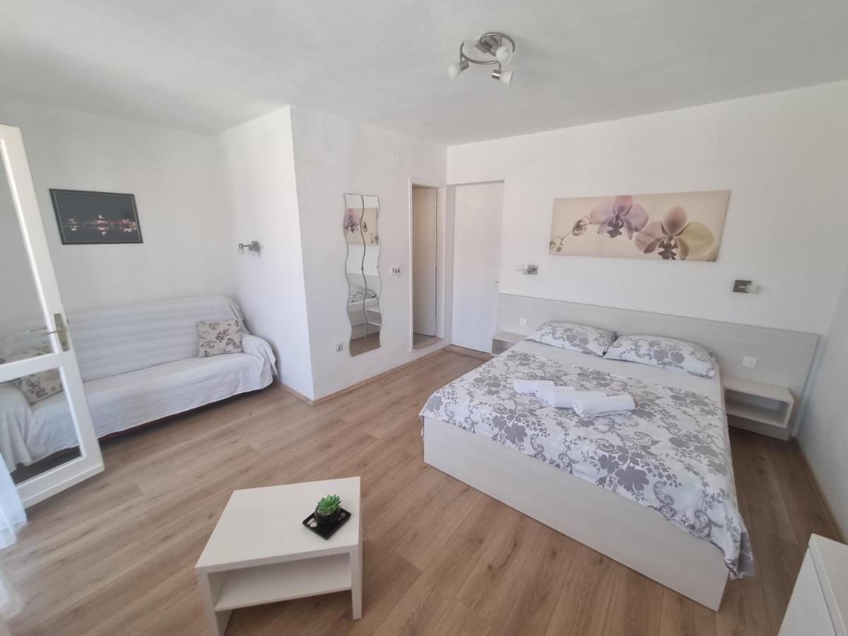 Guesthouse Franica กอร์จูลา ภายนอก รูปภาพ